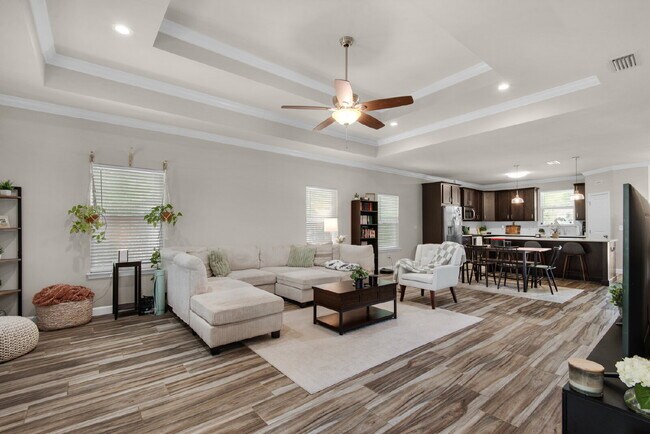 Building Photo - "Charming 3-Bed Home in Mary Esther with $200.00 Off First Full Month's Rent!"