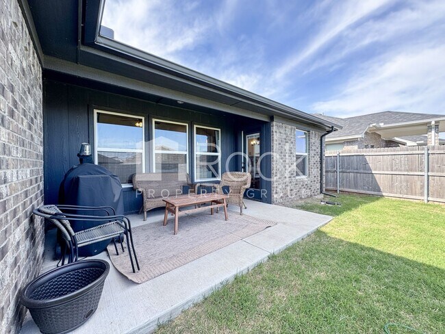 Building Photo - 3-bedroom home with Storm Shelter in Westmoore area