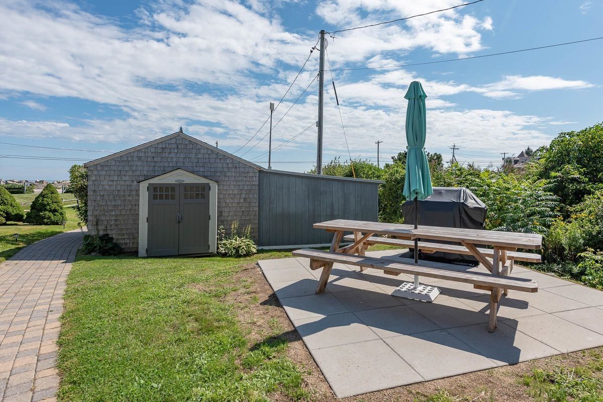 Building Photo - 1497 Ocean, Unit #1 Carriage House