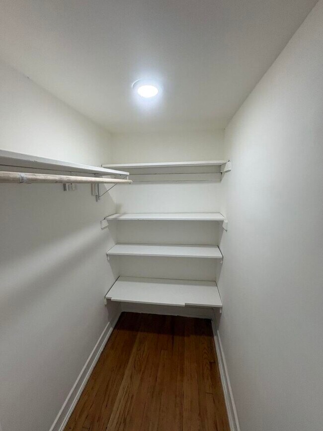 Building Photo - 7004 N Paulina St