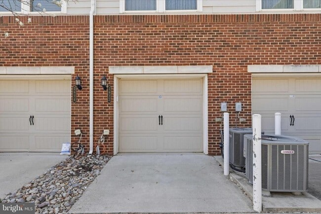 Building Photo - 2932 Finsbury Pl