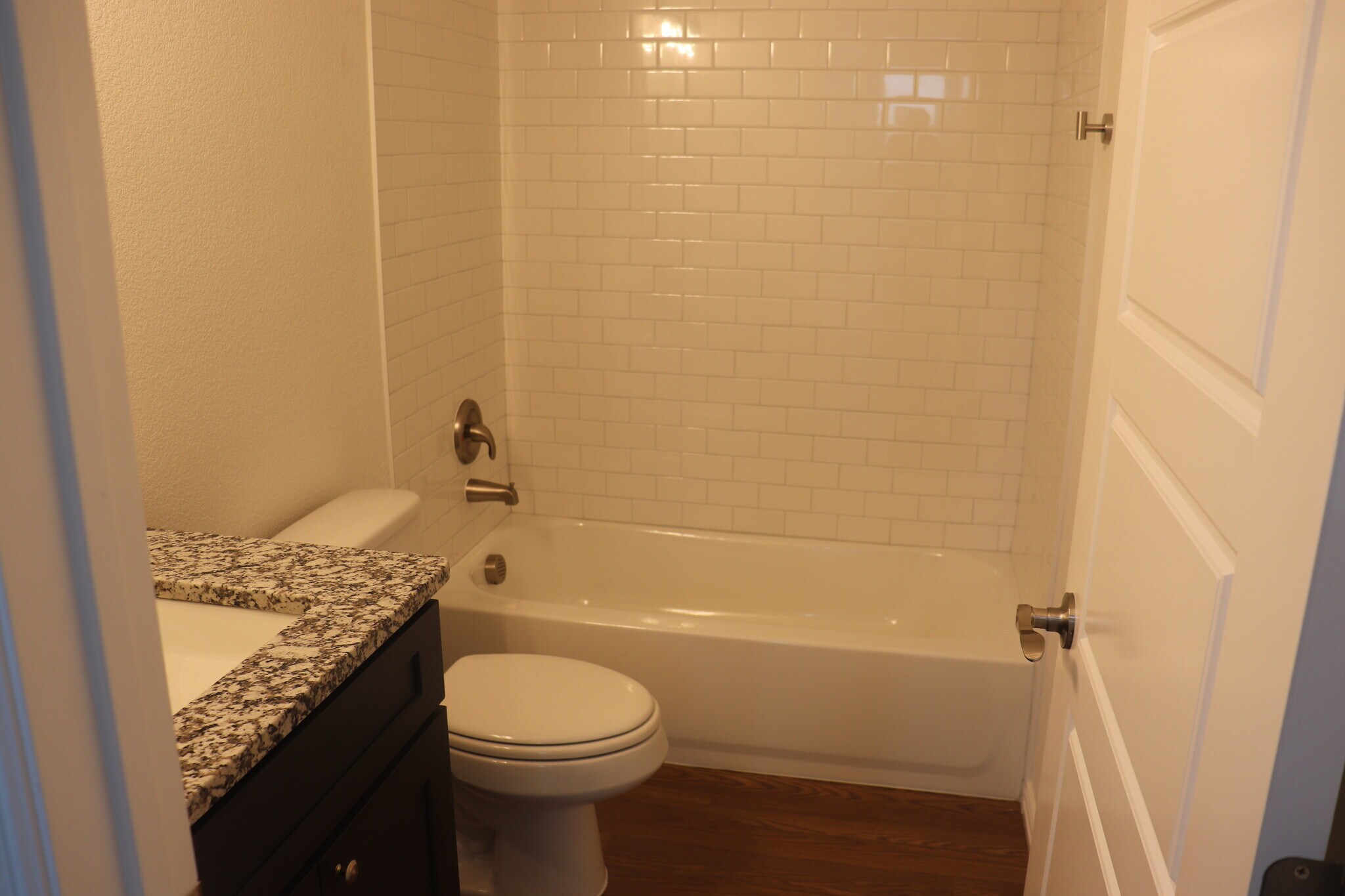 Full Bathroom - 5905 Grayson St