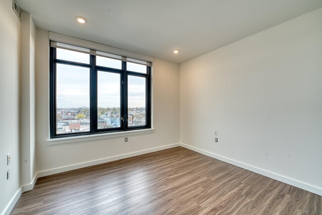 Building Photo - 957 Broadway