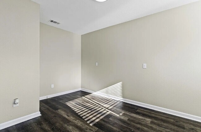 Building Photo - 416 Kickapoo Dr