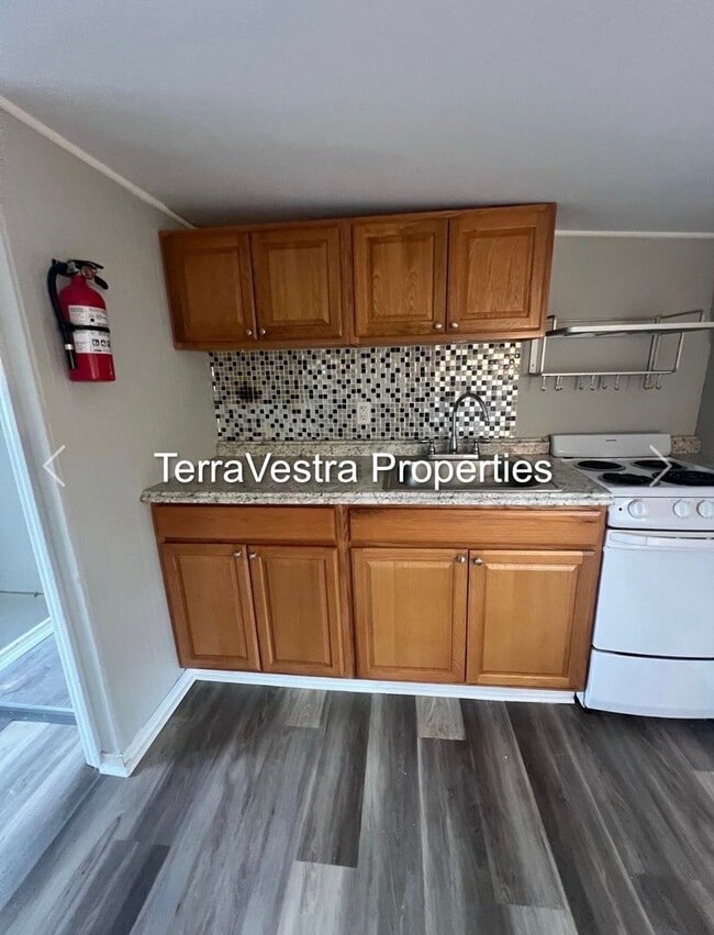 Building Photo - 376 S Hook Rd