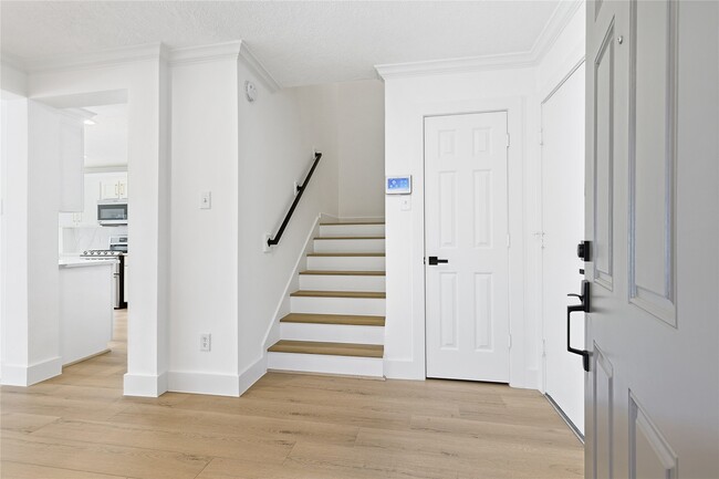 Building Photo - 1135 Eden Park Ln