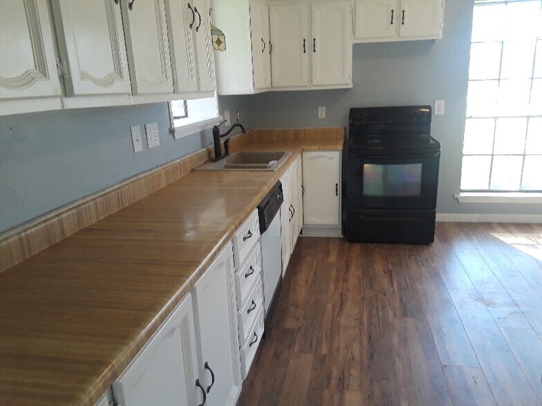 Building Photo - 10814 Estelle Cir