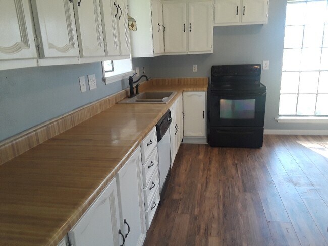 Building Photo - 10814 Estelle Cir