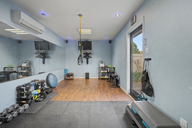 Building Photo - 10307 Dancer Dr