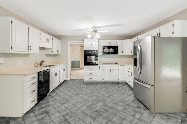 Building Photo - 102 Arbor Ln