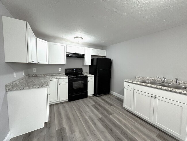 Building Photo - 2117 Mitchell Ct