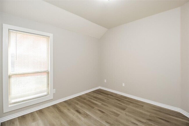 Building Photo - 11704 Gwendolyn Ln
