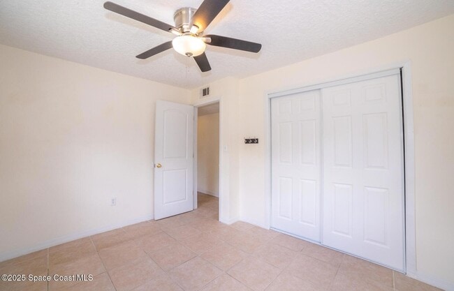 Building Photo - 2285 Dolphin Rd