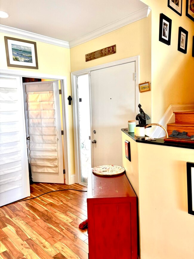 Building Photo - 328 N Lake Dr