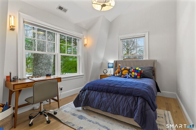 Building Photo - 3 Riverview Rd