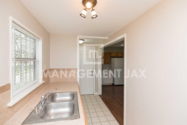 Building Photo - 1458 Royal Ct Ln