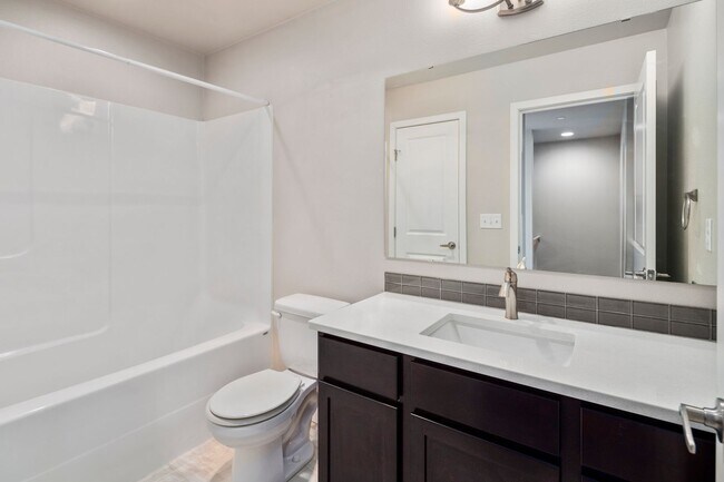 Building Photo - Rainier View Court Townhomes - Contemporar...