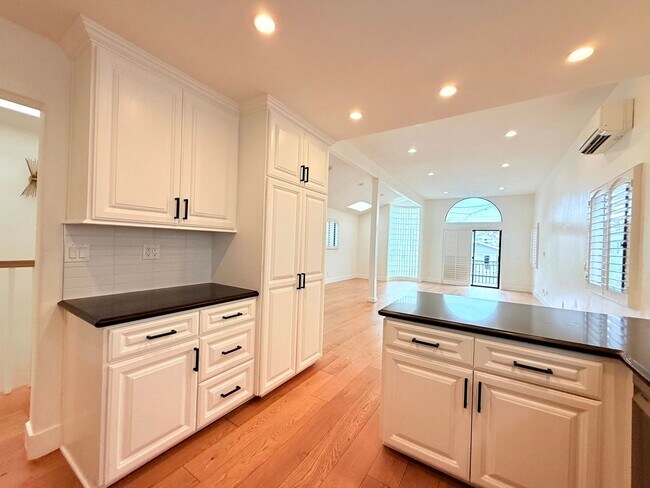 Building Photo - Fantastic 2-Story Home 3 bed 2.5 bath with backyard in Prime Golden Hills-Redondo Beach