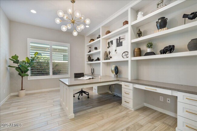 Building Photo - 5543 E Beryl Ave