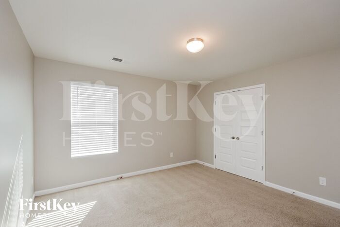 Building Photo - 515 Oak Terrace Dr