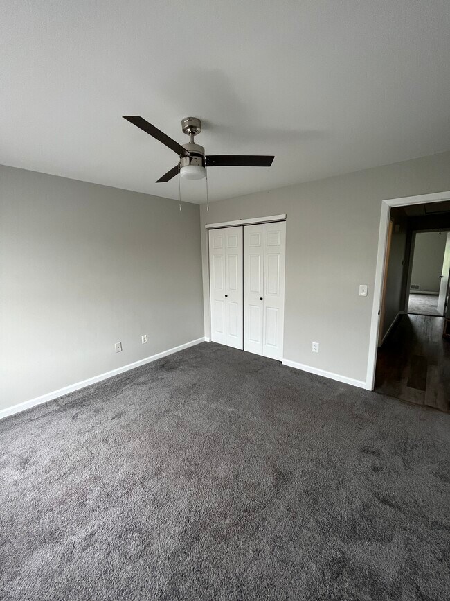 Building Photo - 204 Sandstone Ct