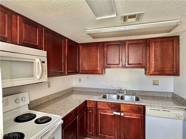 Building Photo - 5422 River Glen Dr