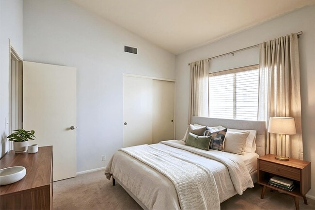 Building Photo - 1107 W Whitten St