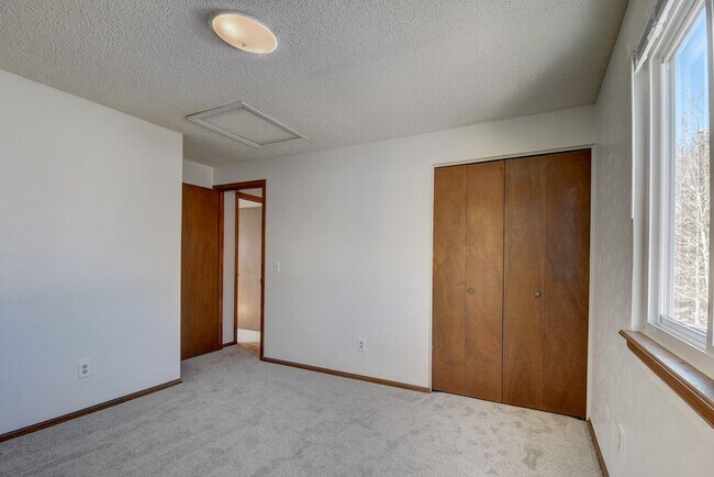 Building Photo - 4 bedroom, 3 bath home with 2 car garage