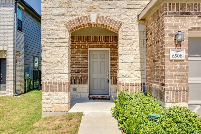 Building Photo - 6508 Carriage Pines Dr