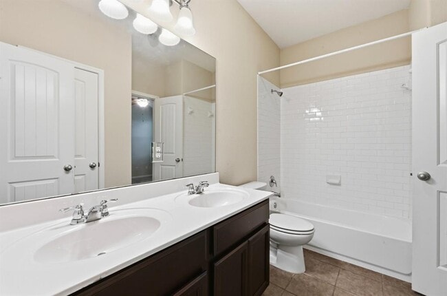 Building Photo - 1308 Central Park Ct