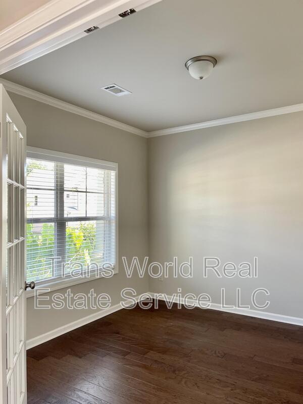 Building Photo - 7531 Silk Tree Pointe