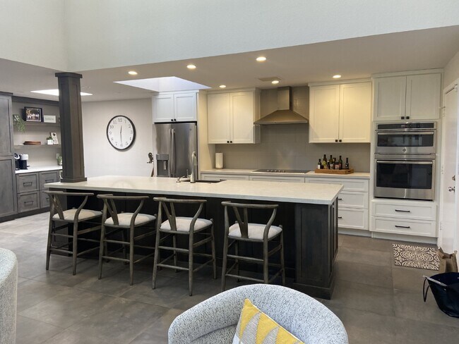 Building Photo - Rare Three Bedroom, Three Bath Biltmore Co...