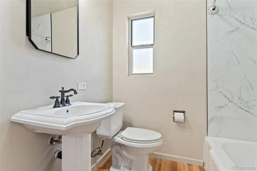 Upstairs bath - 521 Harrison St