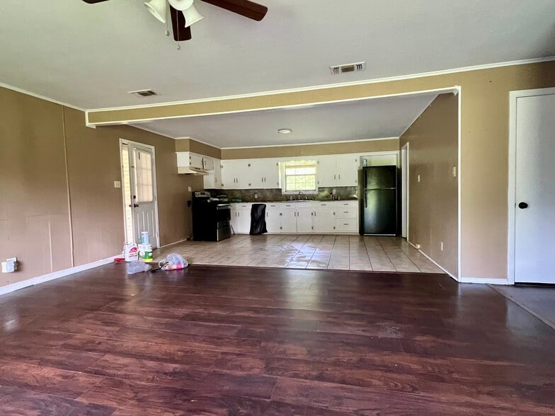 Building Photo - 2292 FM 852