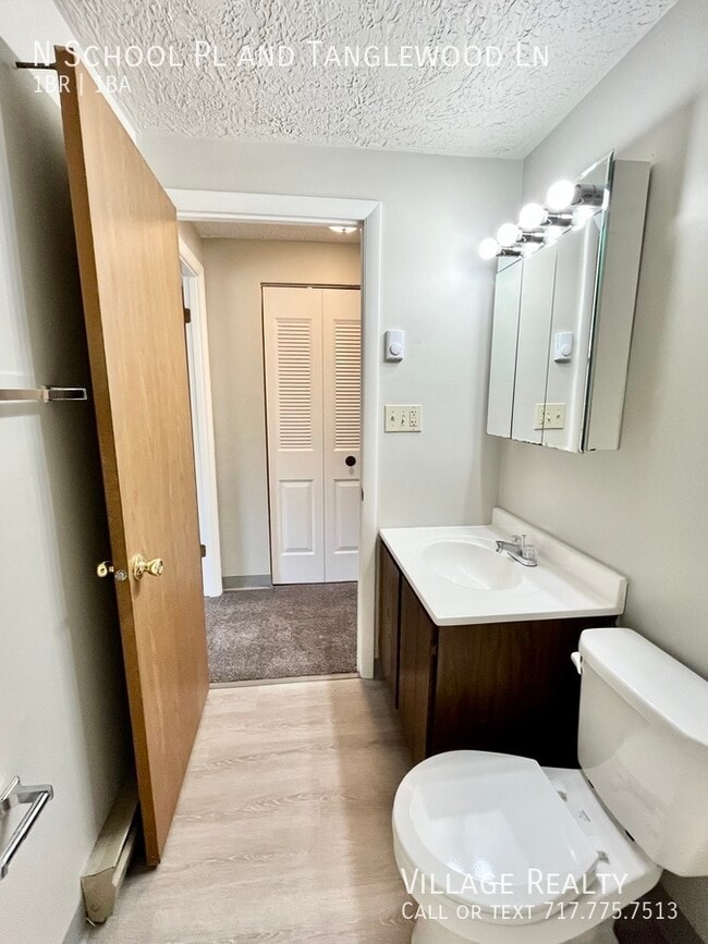 Building Photo - 335 N School Pl