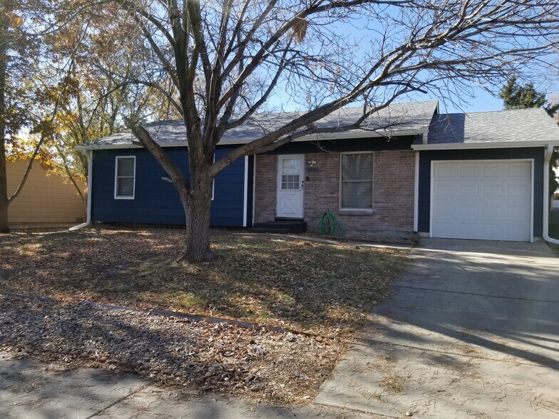 Building Photo - 9725 Fillmore St