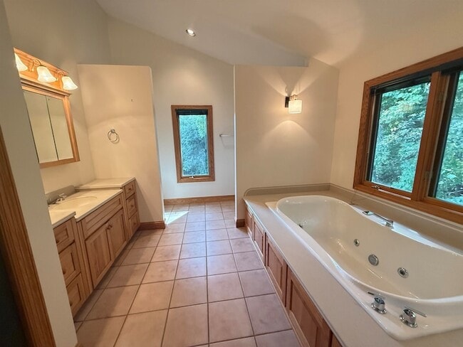 Building Photo - 125 Cogan Dr
