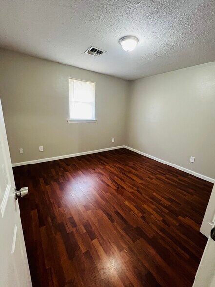 3rd Bedroom - 2624 Huntsville St