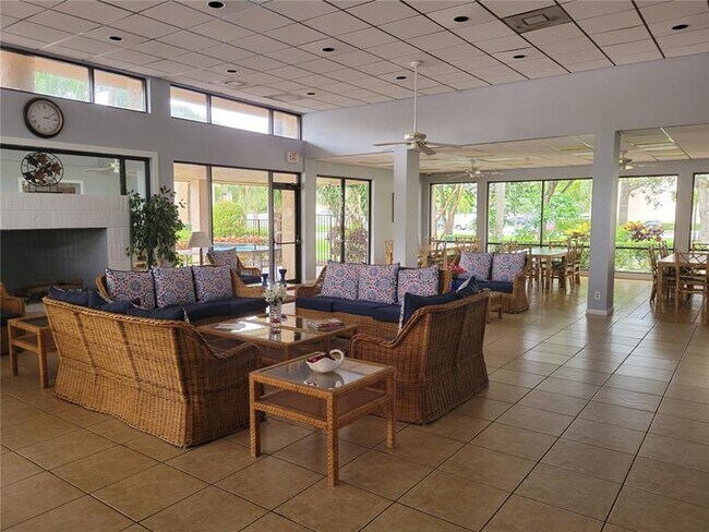 Building Photo - 2339 SW 15th St