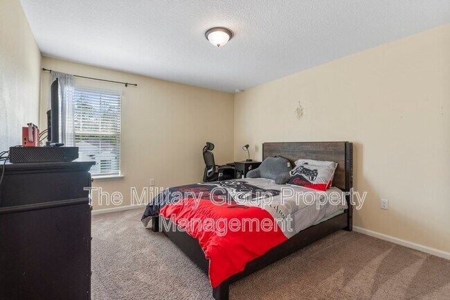 Building Photo - 2522 Lantana Ln