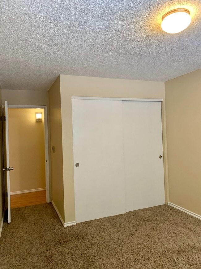 Building Photo - Capitol Hill Condo