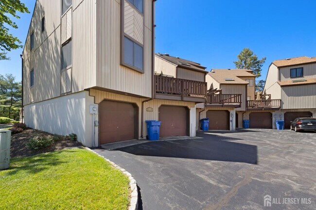 Building Photo - 190 Goldmine Ln