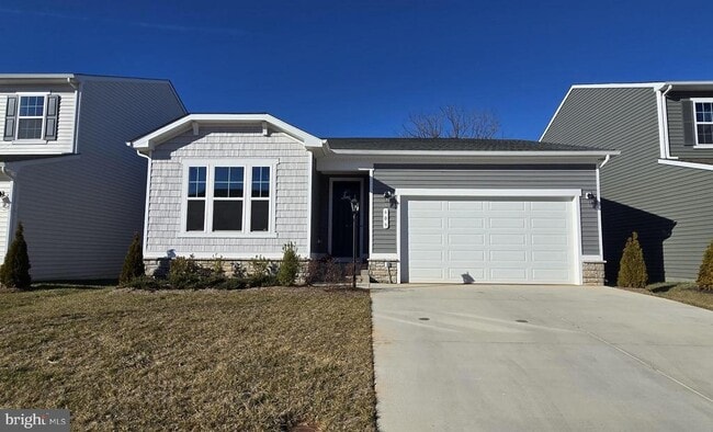 Building Photo - 609 Clover Ln