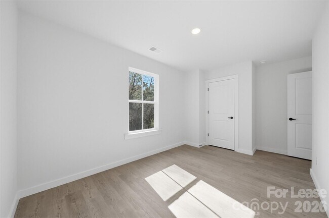 Building Photo - 403 15th Ave SW