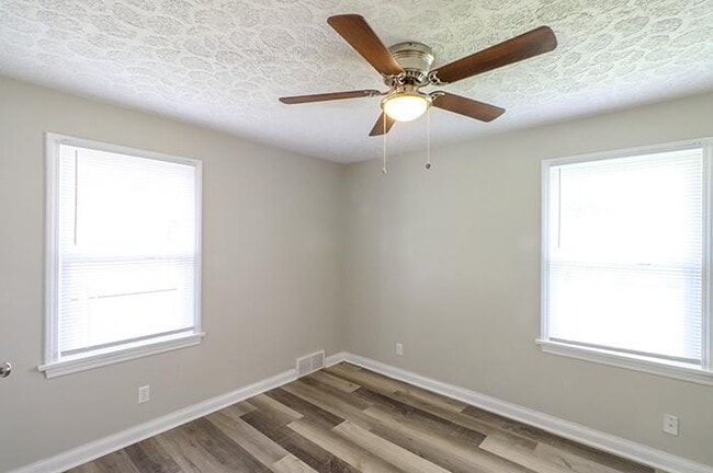 Building Photo - 4801 Oak Park Dr