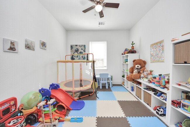 Building Photo - 10018 Knollwood Ln