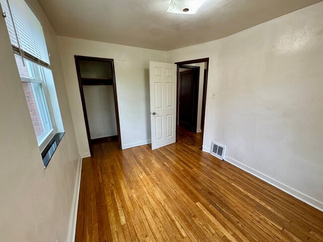 Building Photo - Charming 4 Bed 1.5 Bath house with BRAND NEW KITCHEN!!!