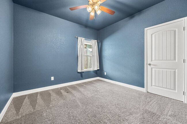Building Photo - Modern 3 Bed / 2 Bath Home with Granite Kitchen & Full Fenced Yard in Temple