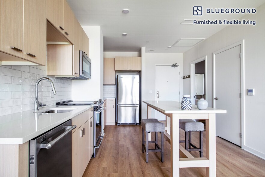 Building Photo - 2121 1st St SW