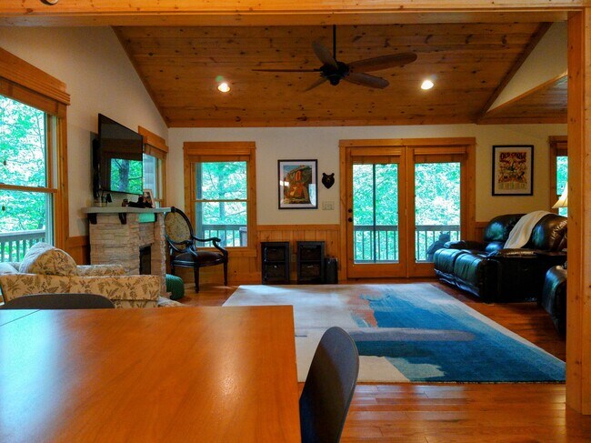 Building Photo - 386 Arbor Dr